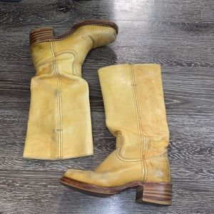 FRYE Campus boots in banana